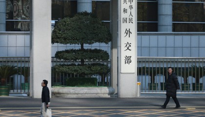 日本外交部门高官今日访华，将解释首相涉台言论