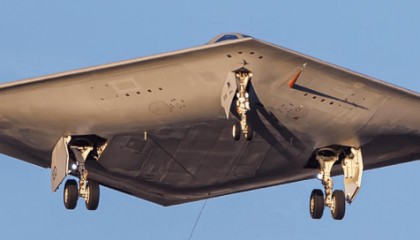 见不得中国强大！歼36刚首飞，美军就威胁击落，拜登连下4道挑战书