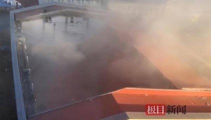 吉林白城滑冰馆塌落初步判断原因为钢结构变形，施工质量或有问题，当地已成立调查组进一步调查