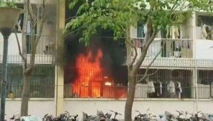 大学宿舍楼起火，学生挨个刷脸出楼，宿管第一个跑？校方回应