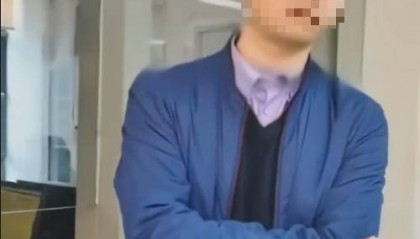 规划局副局长跳窗逃离，被堵4小时不能怪群众