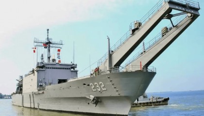 台军称台坦克登陆舰和大陆渔船相撞 渔船跑了