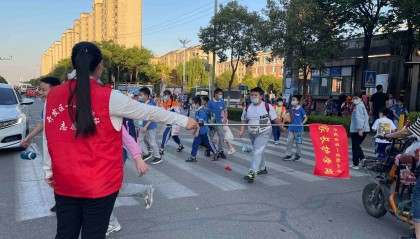 调查称近8成网友反对学校设置家长“护学岗”：真遇到歹徒咋办？