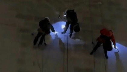 哪吒汽车上海总部LOGO被拆除，原CEO张勇再被冻结79万元股权