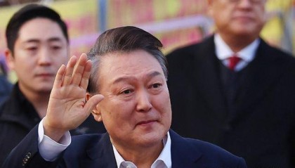 被关52天的尹锡悦，还没来得及放松，最新调查结果，让他笑不出来