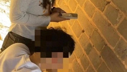 一对情侣在司马台长城刻划，警方回应：已介入调查