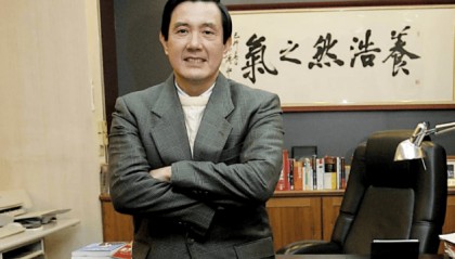 重磅！台当局没料到！73岁领导人撕破脸出山，大陆罕见正面回应