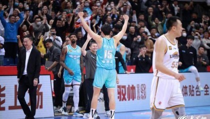 热血沸腾！青岛男篮最后三分钟14-0绝地翻盘，队史首次单赛季双杀辽宁