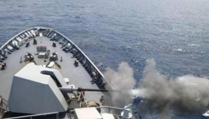 菲军自称3军舰在黄岩岛猛烈开火，还没让中国看见？