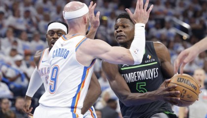 雷霆先抑后扬拿捏高端局 狼队阵容硬伤一战全暴露？