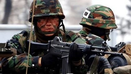 事情不简单！泽连斯基接连收到大礼，普京等到两支“强援”？