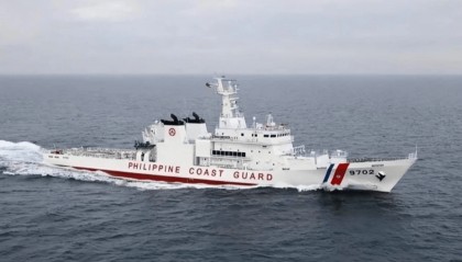 菲律宾海警倾巢而出，解放军拖船抵达仁爱礁，要动手清理破船了？