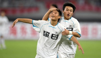 武磊发文祝福曹赟定：你是我见过天赋最好 人球结合最好的球员