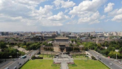 假日经济活力观察：“出入口经济”点亮西安城墙