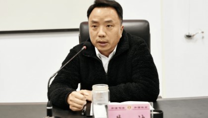 身为法院副院长,他长期脱岗旷工、迟到早退!