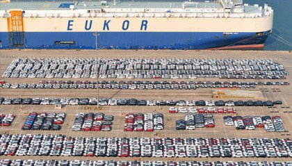 特朗普威胁加征关税后，客户要求中国出口商提前发货以躲避关税