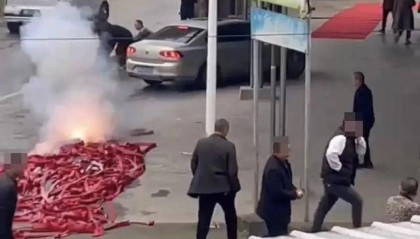 “杀父凶手出狱摆宴席”，最新回应