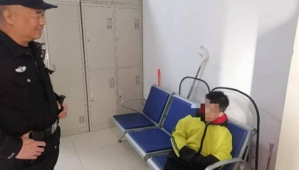 北京7岁男孩因作业不合格怕挨批独自外出，铁路警察帮忙寻回