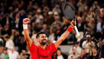 法网｜赛后累到坐着受访 德约仍然期待约战辛纳