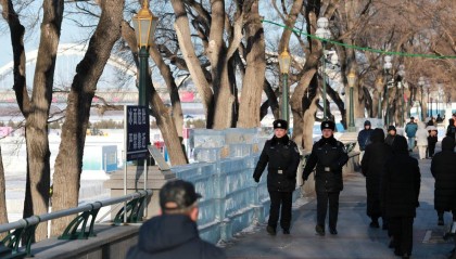 警民携手织密沿江安全网