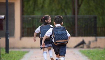 女儿回家唱起“一条大香蕉”，杭州爸爸有点上头：这样的同桌要不要换？