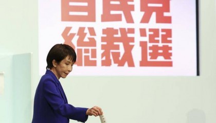 想当好日本首位女首相，得处理好这些“烂摊子”