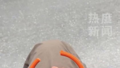 “全国独一份”，男子拉断地铁扶手拉环？网友：想知道赔多少，真相来了