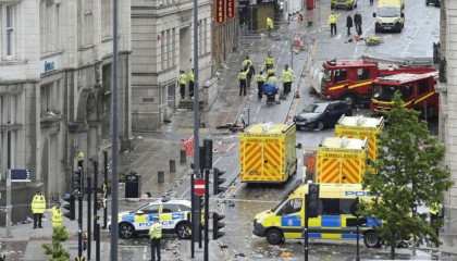 英国利物浦汽车冲撞人群事件嫌疑人身份公布 警方通报调查进展