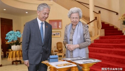 莫尼列国母因年高在北京入院治疗