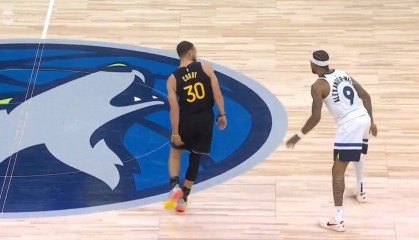 勇士重创！库里左腿筋拉伤 本场比赛不会回归