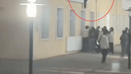 黑龙江一高校宿舍起火，多名学生称警报未响，“跑的时候还有人上楼”，多方回应