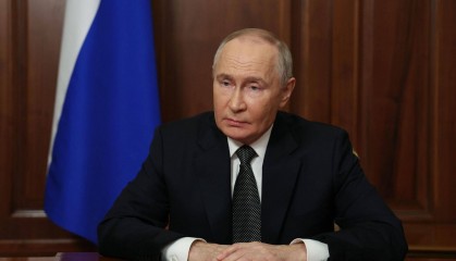 普京告诉特朗普，就算不用核弹你也会输，中国已出手卡住老美脖子