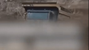 山西一村民下葬10个月后坟被煤企破坏，尸体也不见了？当地通报