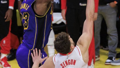 詹姆斯体力透支？肯德里克·帕金斯怒批湖人教练战术失策