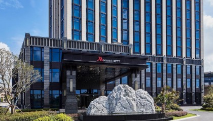 万豪酒店8888元一桌婚宴被曝使用预制菜：酒店方否认，业绩低迷多次被曝服务质量问题