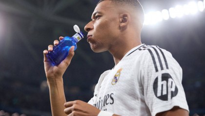 大哥的指点！本泽马：姆巴佩非9号位球员 但要为皇马踢好中锋