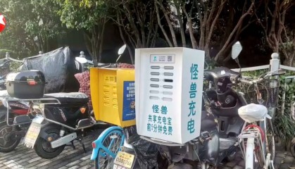上海街头大量出现充电宝专车，执法部门：占道经营有漏电起火风险，严查！