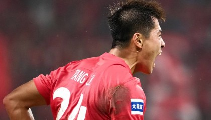 转会风向标：泰山首签只差官宣 莱昂纳多加盟海港被确认