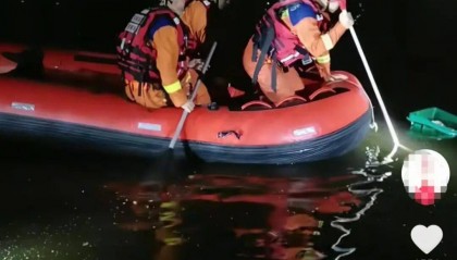 信阳一小伙河边喝茶时溺亡，涉事茶摊回应：与茶摊没有关系，公安部门已介入