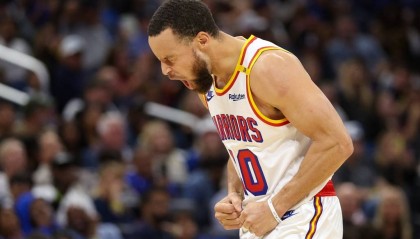 库里狂轰56分命中12记三分 勇士擒魔术取5连胜