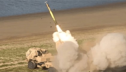 台湾高喊“决战”？百余辆坦克开上马路，但真打起来，开场即结束