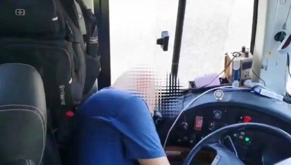 上海一大巴司机昏迷前救下52名乘客，他成了植物人却不算工伤？判了！