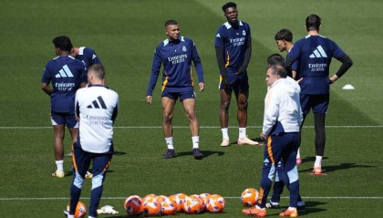 拜仁突袭加克波！切尔西1亿豪赌法兰克福尖刀！曼联重建风暴，夏窗转会大揭秘！