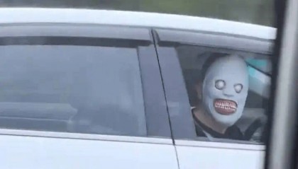 高速公路“鬼脸”吓人不是恶作剧这么简单