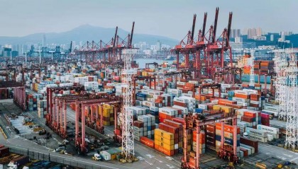 就在刚刚！美国发出危险信号，特朗普对访华改口，不达成贸易协议就绝不访华，中国直接反将一军！