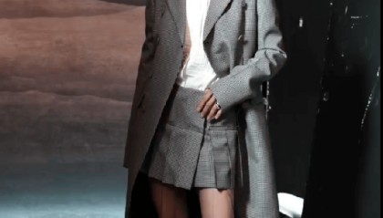 短发短裙造型惊艳！叶童更新动态：很久没穿过短裙了