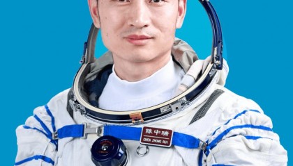 神二十乘组航天员陈中瑞：开拖拉机？开飞机？开飞船！