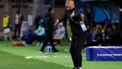 媒体人点评国少主帅上村健一：拒绝热身，没拉好体能，指挥不力