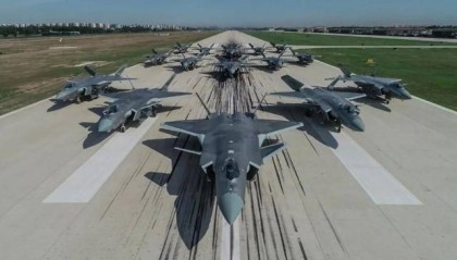 5架歼-20大象漫步震撼亮相，印度望尘莫及，国际军事平衡正被打破