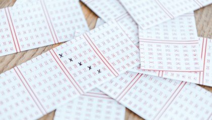 用DeepSeek买彩票，聪明反被聪明误 | 新京报快评